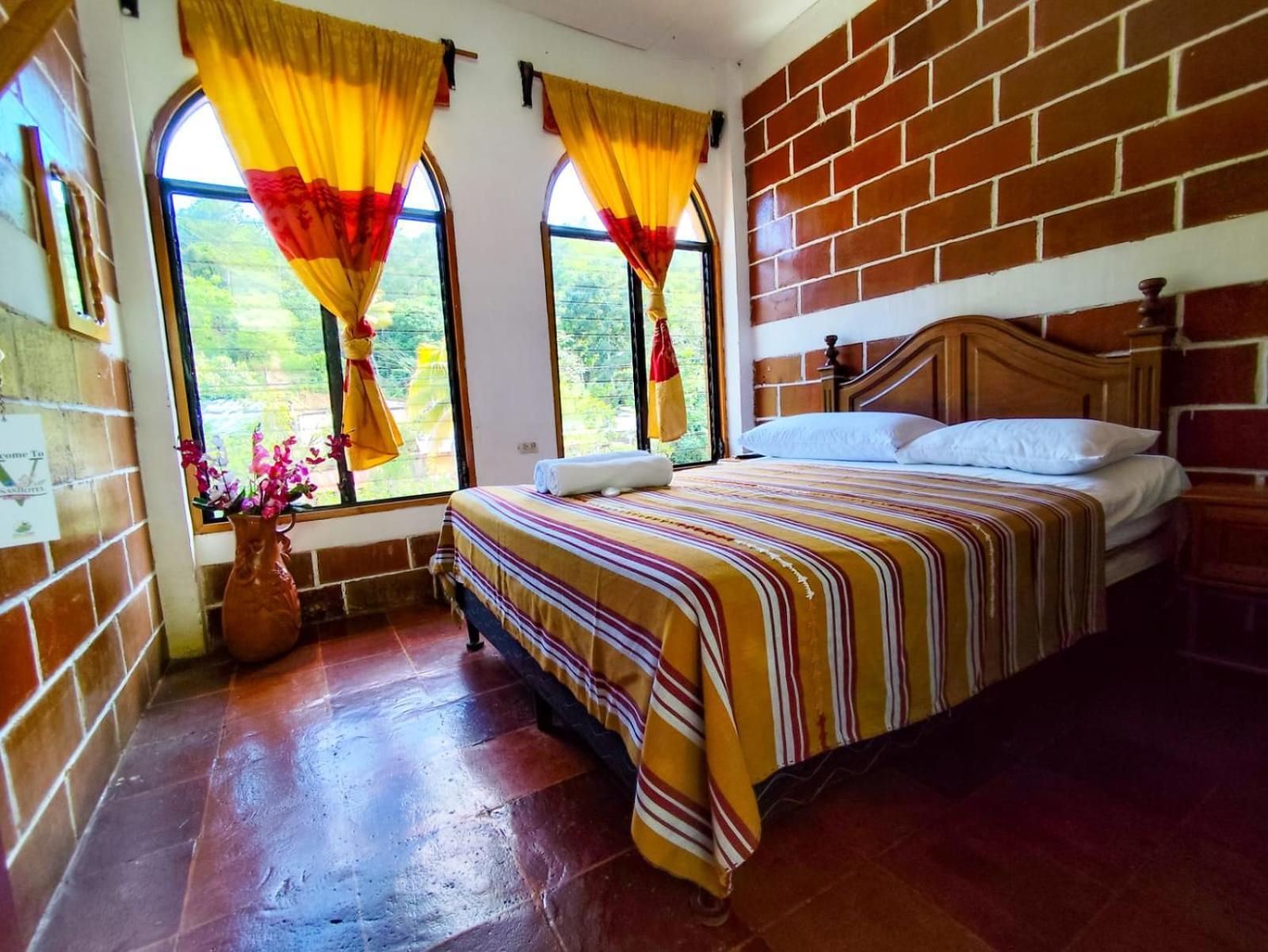 Hostal Viñas Lanquín